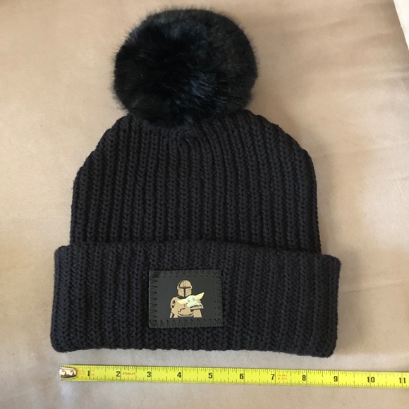 Love Your Melon Star Wars Mandalorian Baby Yoda Black Pom Beanie Knit Hat - Picture 5 of 8